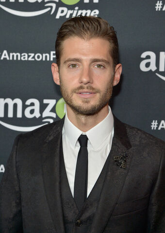 Archivo:Julian+Morris+Amazon+Prime+Emmy+Celebration+65kgO0lJc4Ql.jpg