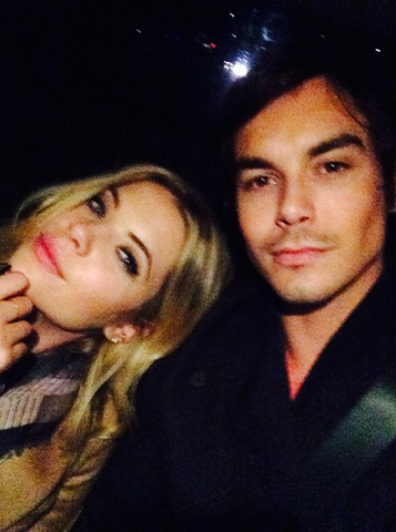 Archivo:Ashley-benson-tyler-blackburn-3.png