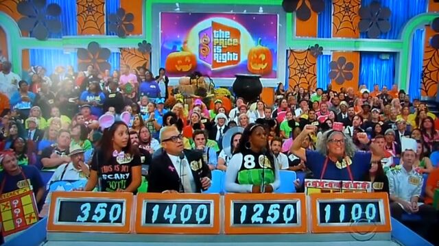 File:Halloweencontestantsrow.jpg