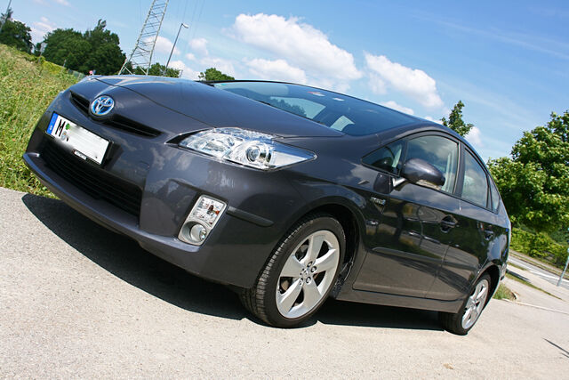 File:Prius Gen3.jpg