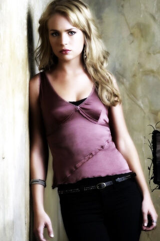 File:Britt-robertson-1.jpg