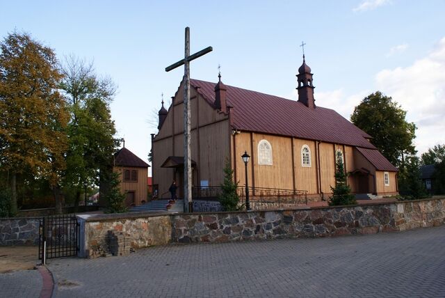 Plik:DomanowoKosciol2.jpg