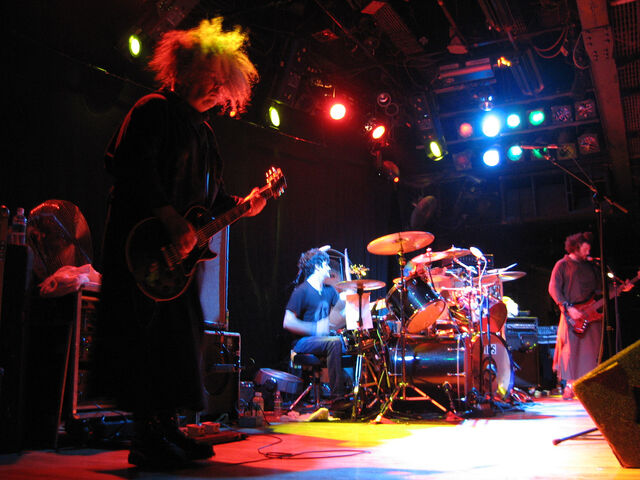 File:20070526095004!Melvins live 20061013.jpg