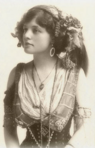 File:AlexandriaDress.png
