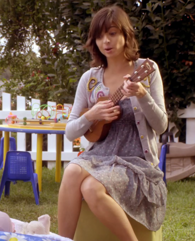 File:Raising-hope-shelly-in-the-stretching-sprigs-cardigan.png