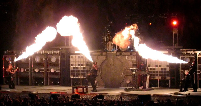 File:Rammstein-flamethrowers.jpg