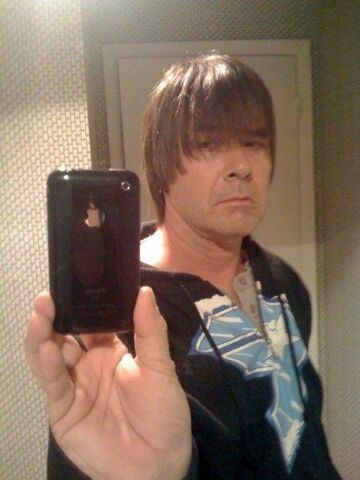 File:Emo-dad-22891-1257438303-107.jpg