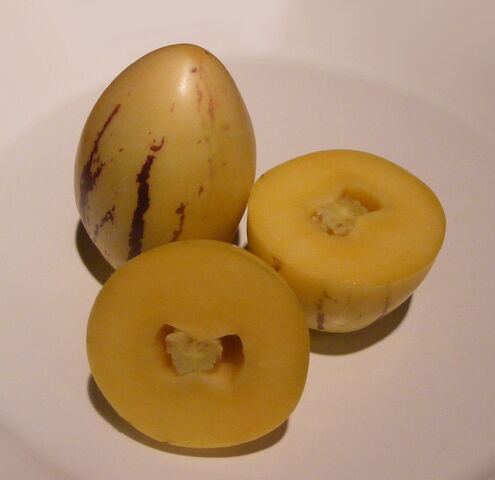 File:Melon+Pear-9290.jpg