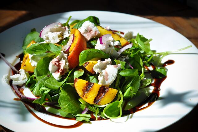 File:Grilledpeachsalad.jpg