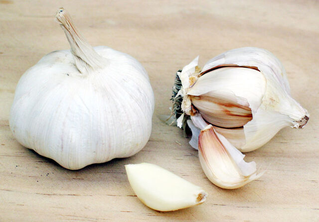 File:800px-Garlic.jpg