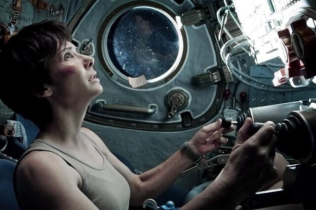 File:Gravity-film-Sandra-Bullock.jpg
