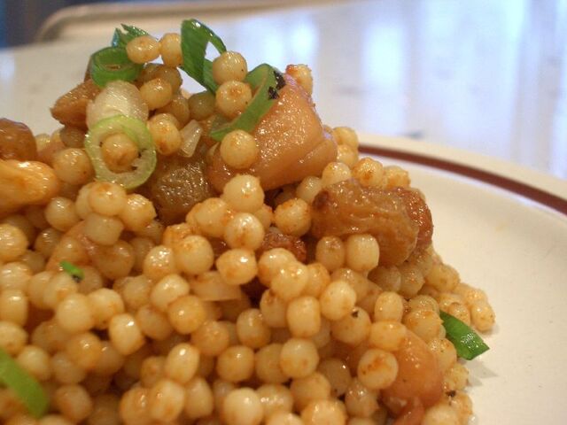 File:Mum-in-Law+Jennies+Spiced+Pearl+Pasta+Salad+with+Cashews+and+Sultanas-9571.jpg