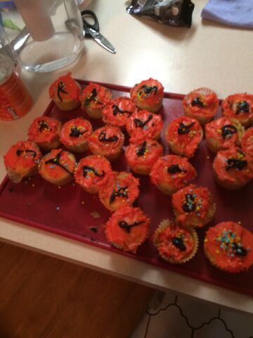 File:Halloween cupcakes.jpeg