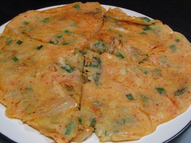File:Korean pancake-Kimchijeon-05.jpg