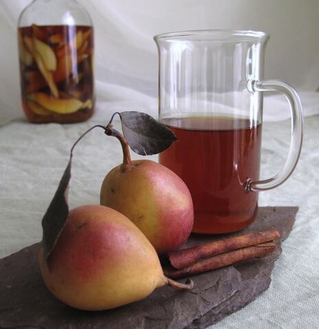 File:Pear-Brandy.jpg