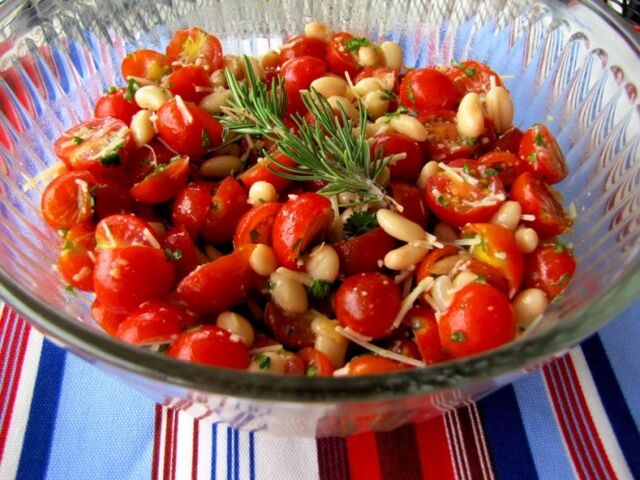 File:651px-Chry tomato salad.jpg