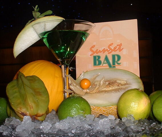 File:Melon Gimlet.jpg