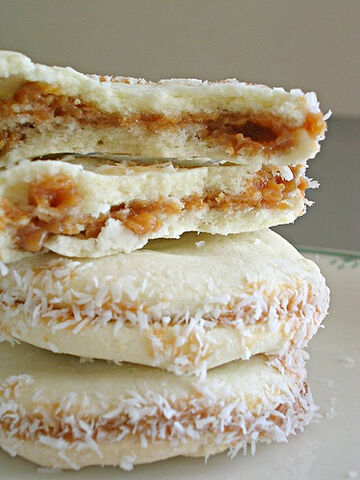 File:Birthday alfajores.jpg