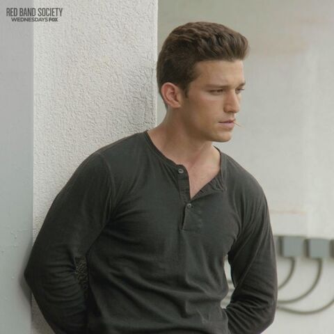 File:Daren-kagasoff-as-hunter-on-red-band-society.jpg