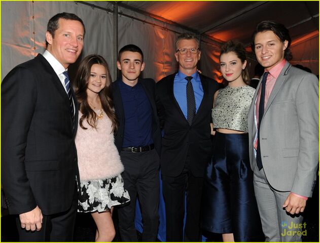 File:Zoe-levin-ciara-bravo-fox-upfronts-red-band-society-26.jpg