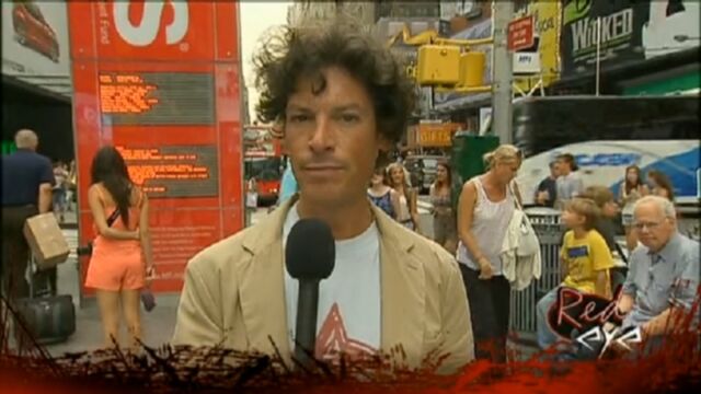 File:SchulzOnTheStreet.jpg