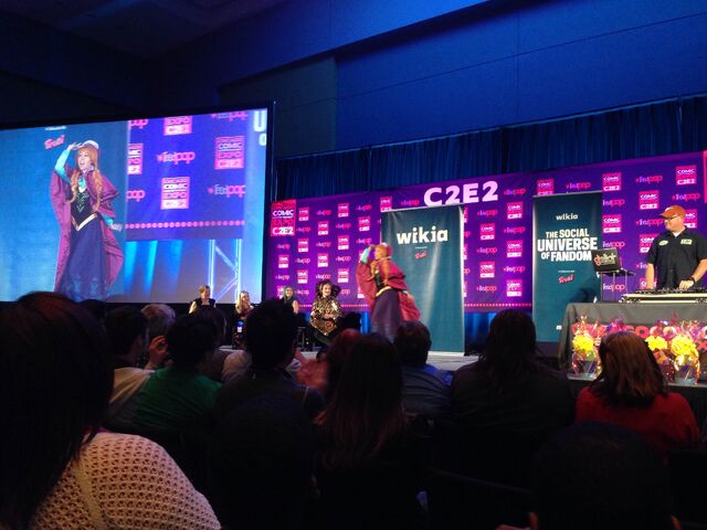 File:C2e22014-wikiacosplay anna.jpg