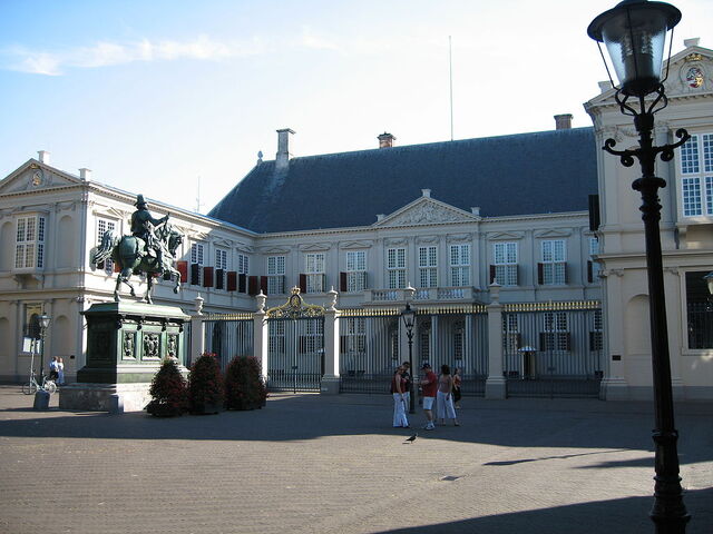 File:1024px-Noordeinde Palace.jpg
