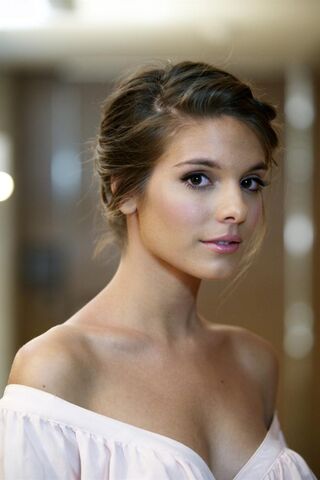 File:600full-caitlin-stasey.jpg