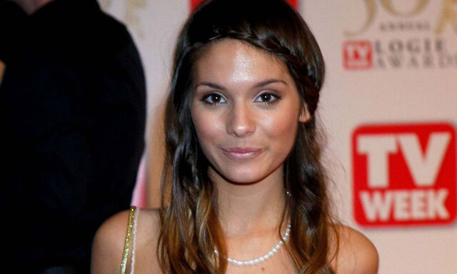 File:Caitlin stasey braided.jpg
