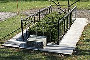File:Tombe Calvin.jpg