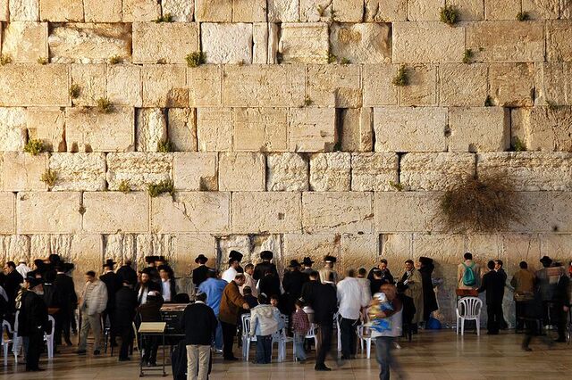 File:Western wall jerusalem night.jpg