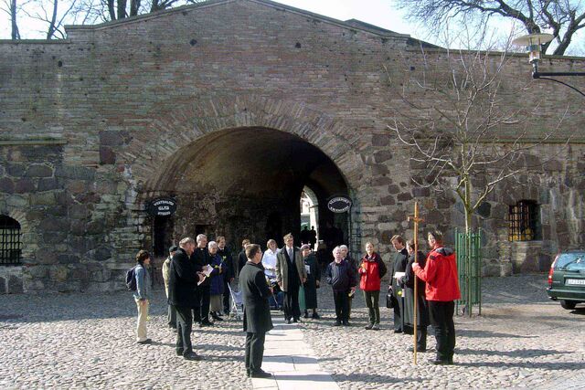 File:Korsvägsvandring.jpg