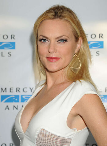 File:Elaine-Hendrix--The-Hidden-Heroes-Gala-For-Animals--21.jpg