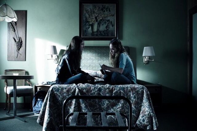 File:RevengeS01E09EmilyAmanda.jpg