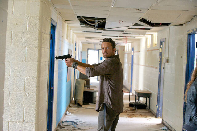 File:Revolution 2x09-12.jpg