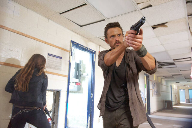 File:Revolution 2x09-17.jpg