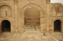Hatra-Ruins-2008-5