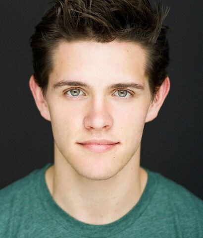 Plik:Casey Cott.jpg