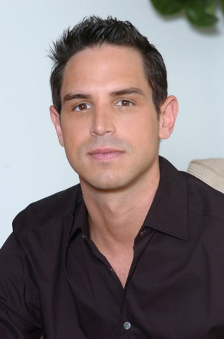 File:Greg Berlanti.png