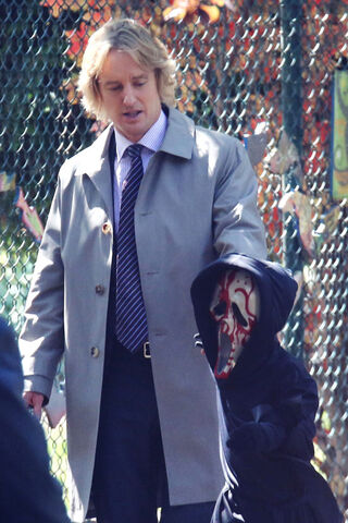 File:Owen-Wilson-Julia-Roberts-Jacob-Tremblay-Movie-Set-Wonder-Tom-Lorenzo-Site-4.jpg