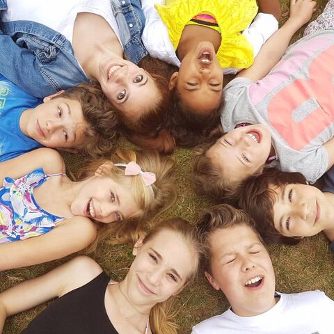 File:Cast4.jpg