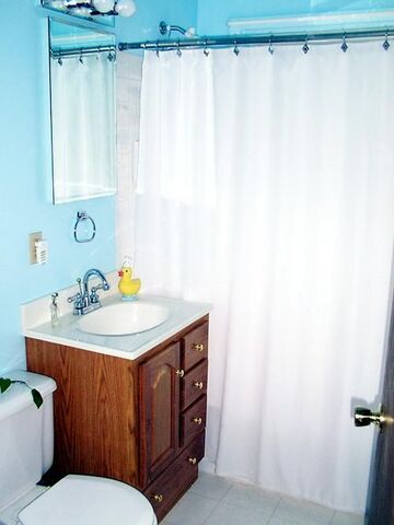 File:Bathroom.jpg