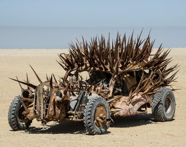 File:Buzzard-excavator-mad-max-fury-road-1-.jpg