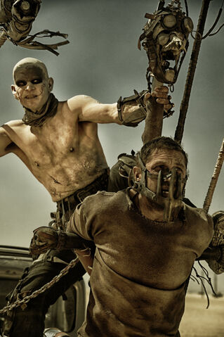 File:Ss-mad-max-fury-road-103f.jpg