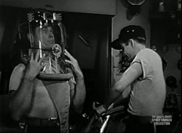 File:Space helmet 02.jpg