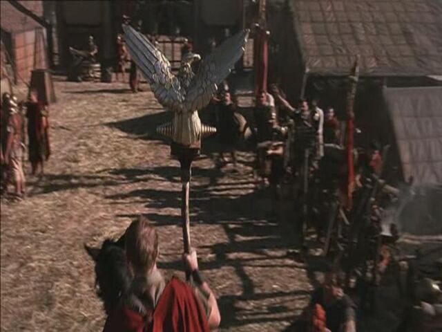 Datei:Vorenus mit Adler.jpg