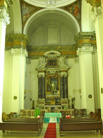 File:2011 Ambrogio, interior.jpg