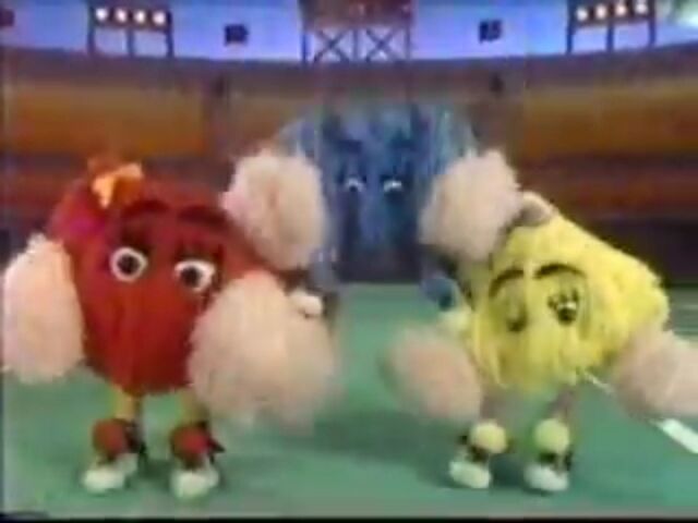 File:Fry Girls Cheerleading.jpg