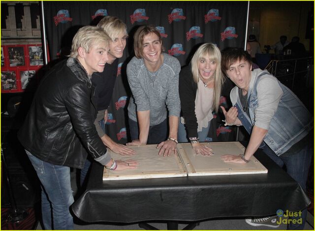 File:R5 Planet Hollywood (4).jpg