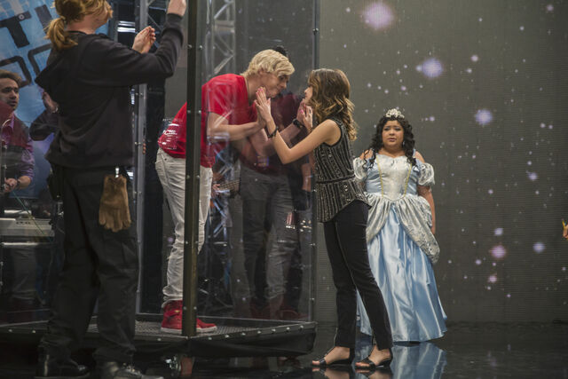 File:S4E12-ComebacksAndCrystalBalls-1.jpg